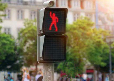 圖1 會跳舞的紅綠燈