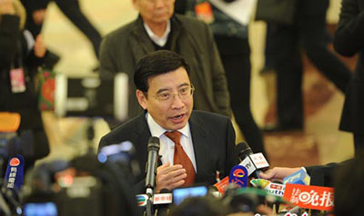 圖1 交通部部長(zhǎng)楊傳堂在兩會(huì)上接受媒體采訪