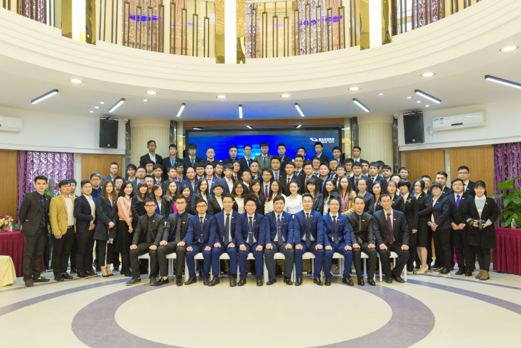 圖7 公司全體員工合影