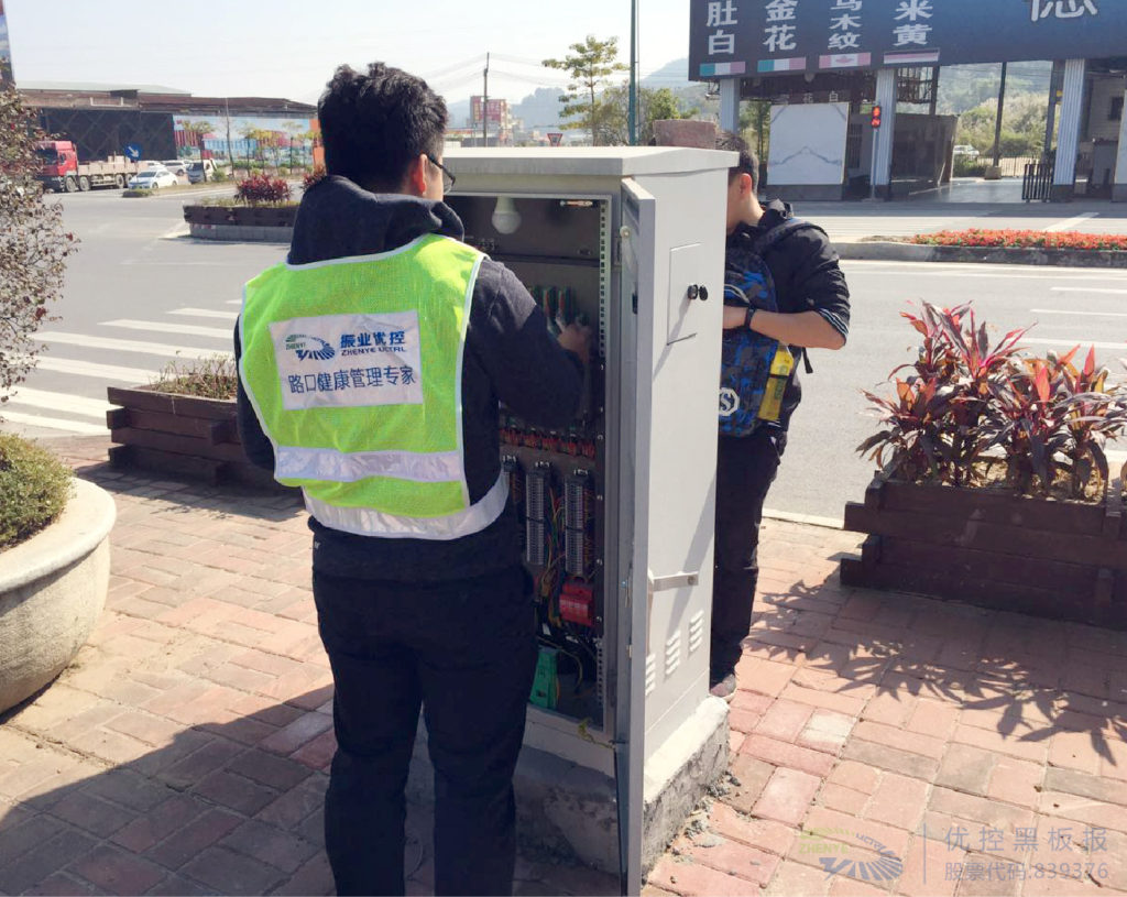 圖2 交通工程師1開箱檢查信號燈接線