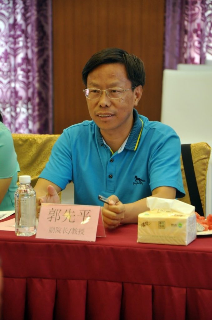 圖3 中山大學數(shù)學學院副院長郭先平教授發(fā)言