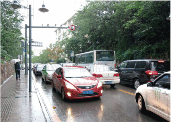 圖5 塘坎上路恢復(fù)雙向通行車輛沖突