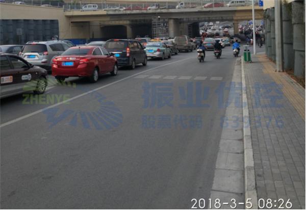 圖4 中華園湖路口優(yōu)化前東進(jìn)口早高峰排隊(duì)情況