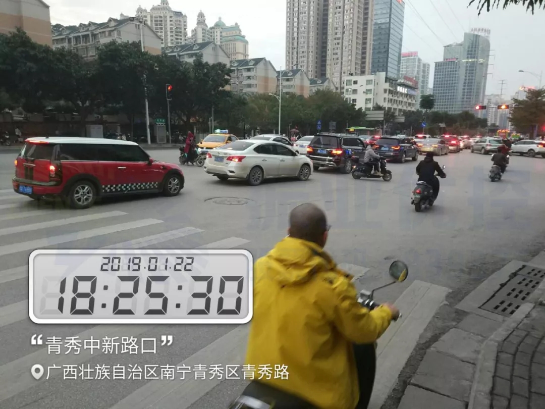 圖4 優(yōu)化前南進(jìn)口車輛排隊(duì)情況