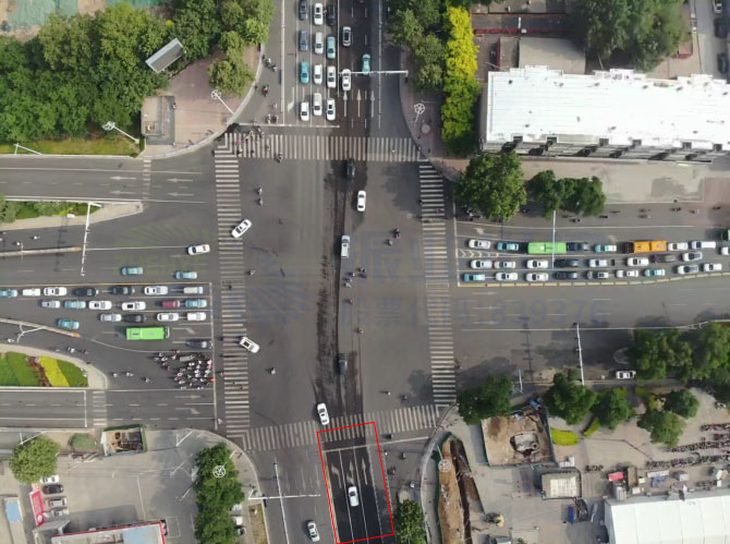 圖8 早高峰交通量小，拓寬車道會(huì)造成浪費(fèi)