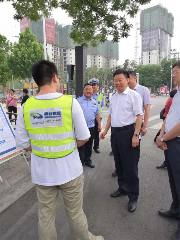 振業(yè)優(yōu)控技術(shù)人員匯報(bào)交通優(yōu)化方案