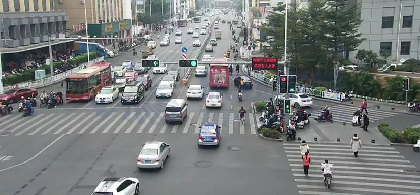 圖9 路口信號(hào)燈燈控實(shí)拍圖(優(yōu)化后)