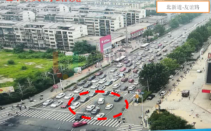 圖6 北新道-友誼路（路口1）雙借道左轉(zhuǎn)車(chē)道被回溢車(chē)輛占用