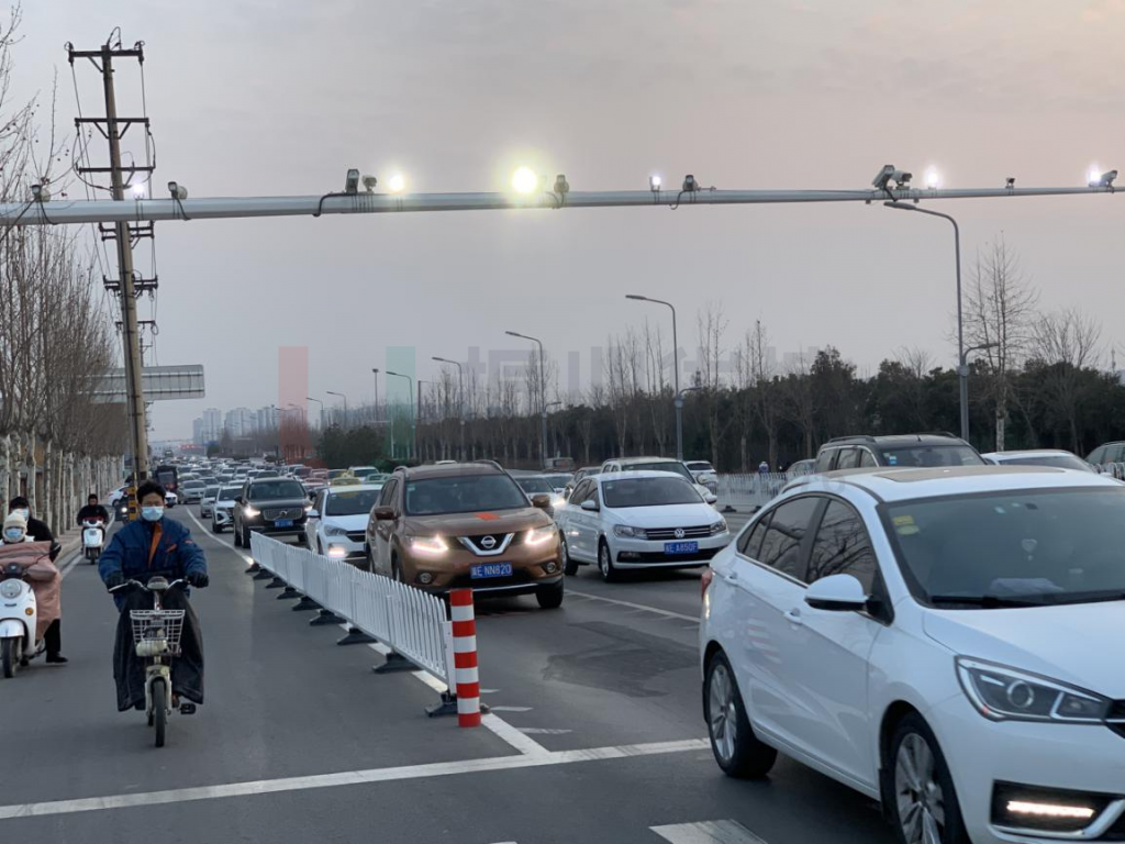 圖2 晚高峰南進口流量較大,排隊較長