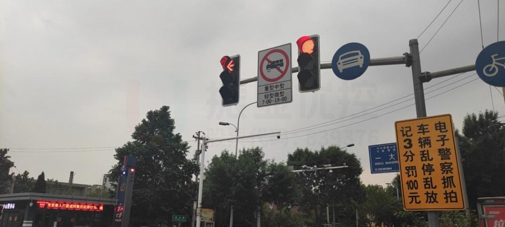 圖5 加裝左轉(zhuǎn)信號(hào)燈