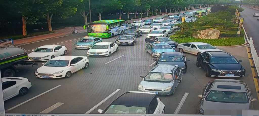 圖4 高峰期東進(jìn)口運(yùn)行情況(優(yōu)化前)