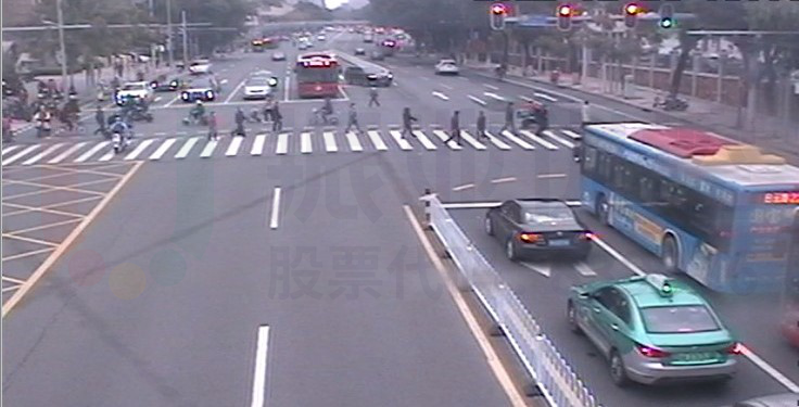 圖17 優(yōu)化后行人行人過街和非機動車通行情況